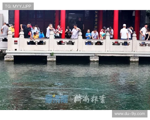 以天下足球风格呈现激情绿茵故事与永恒经典的深度介绍全景篇章录